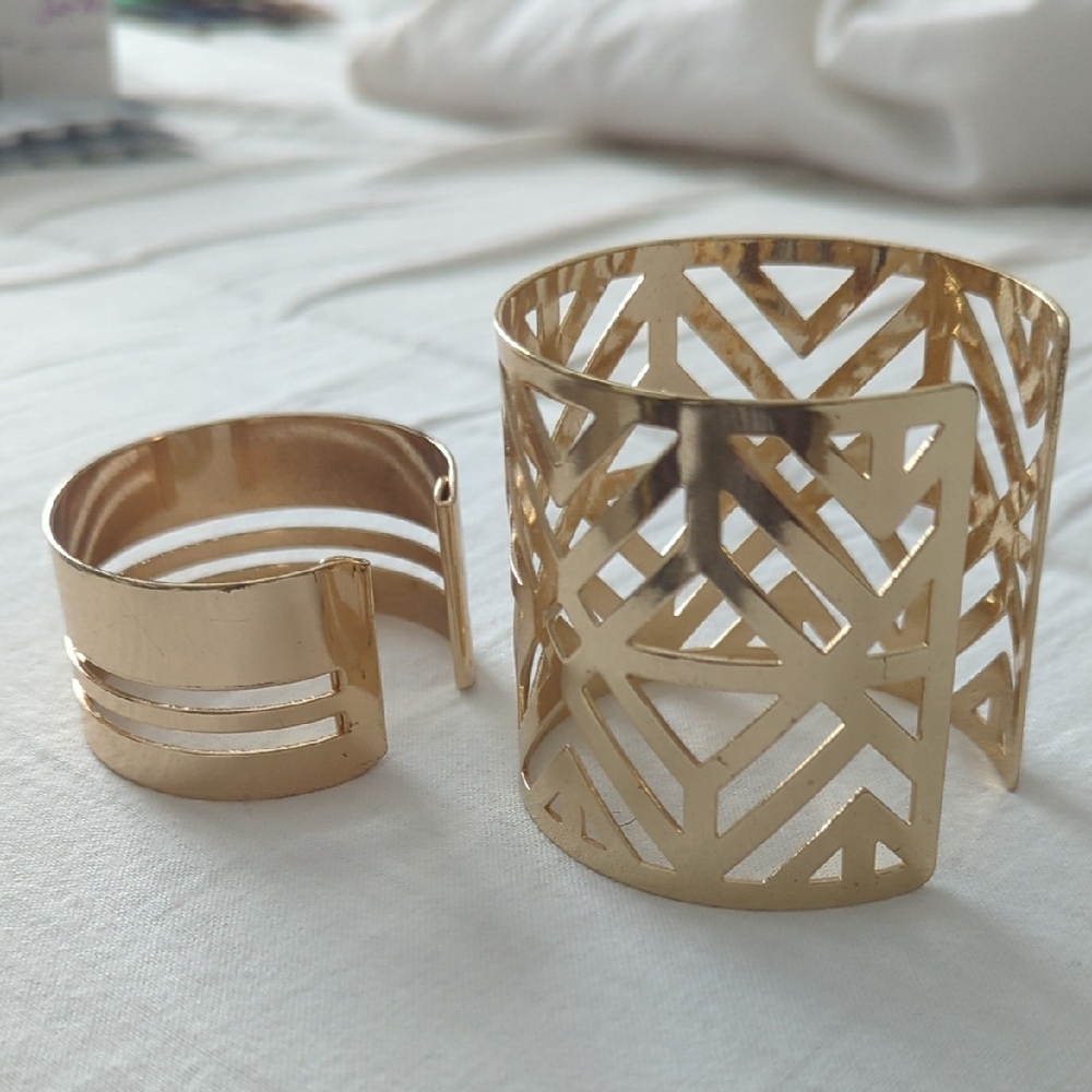 Set of 2 Cuff Bracelets